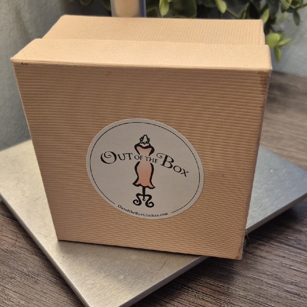 Leather Statement Flower Brooch With Embellishments And Faux Pearls Vintage? - Picture 9 of 9